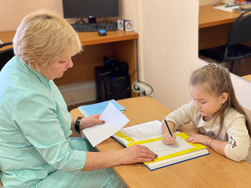 Занятия по подготовке к школе включают в себя